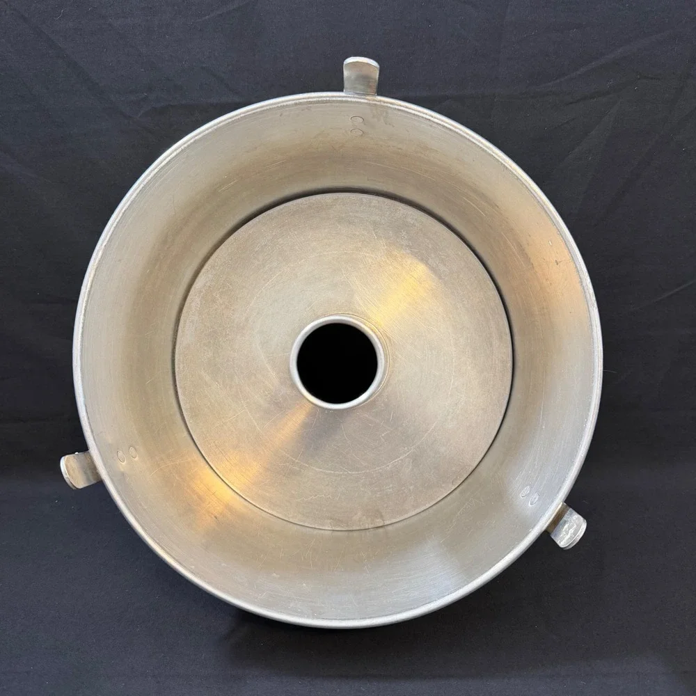 Vintage Worthmore Aluminum Angel Food‎ Cake Pan 2 Piece Tube Pan with Feet USA